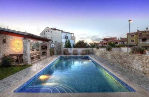 Stinjan House | Luxury 4* house with private pool 32 m2