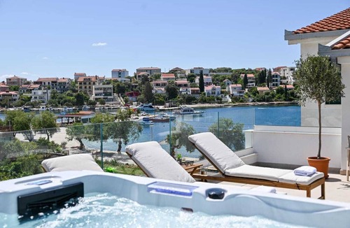 Seget Vranjica Apartment | LUXURY * APARTMENT 2 BEDROOMS, 2 BATHROOMS WITH WHIRLPOOL AND SAUNA