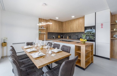 Funtana Apartment | Luxury Apartment Matic I- NR.2 with Shared Pool and Balcony