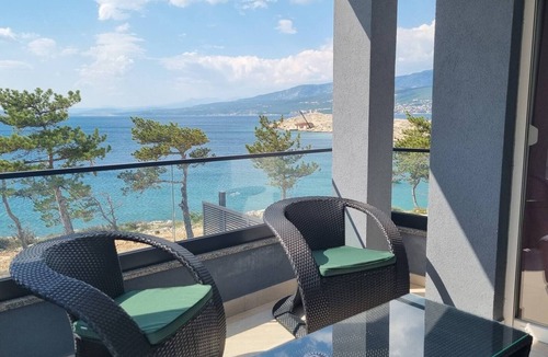 Silo Apartment | Luxury Apartments Punta Silo - 30 m from the sea, sea view, swimming pool, outdoor shower, Smart TV, laundry room, private parking