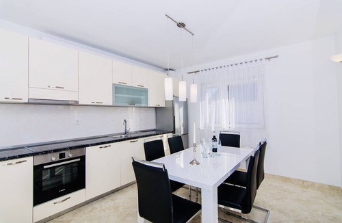 Kastel Novi Villa | * Luxury Apartments Villa Aurora 2.*
