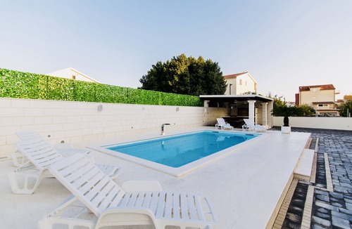 Kastel Novi Villa | * Luxury Apartments Villa Aurora 2.*
