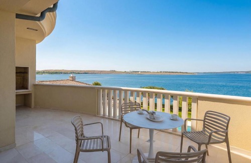 Povljana Apartment | Luxury Beachfront Apartment - Villa Bregeš