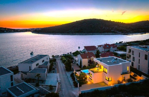 Sevid Villa | Luxury beachfront Villa Dolce Vita, Sevid