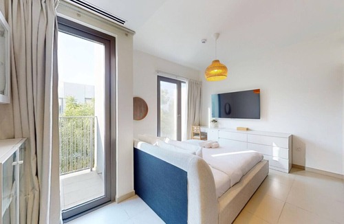Dubai House | Luxury Comfort 2 Bed Villa l Private Garden,Garage