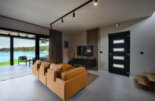 Zdrelac Villa | Luxury Feel Good House by the Sea with the Pool