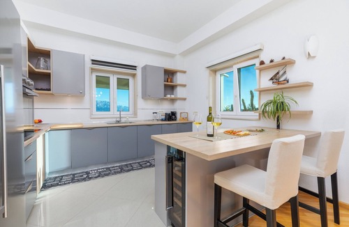 Mimice Apartment | Luxury Penthouse, Sea View Terrace 100m2, Jacuzzi, BBQ, 8 Guests, Private floor
