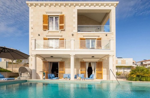 Rogoznica Villa | Luxury Seafront Villa Castello Rogoznica with Pool