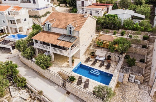 Vinisce Villa | Luxury Seafront Villa Croatia: Private Heated Pool