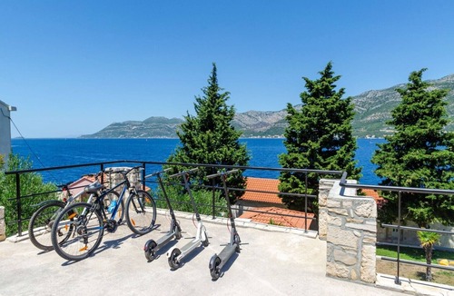 Cove Tri Zala (Zrnovo) Villa | Luxury Seafront Villa Gabriela with Pool And Gym