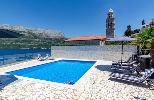Cove Tri Zala (Zrnovo) Villa | Luxury Seafront Villa Gabriela with Pool And Gym
