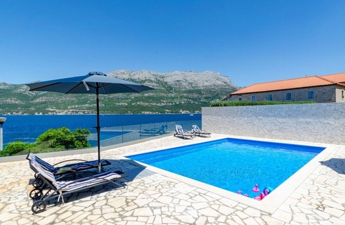Cove Tri Zala (Zrnovo) Villa | Luxury Seafront Villa Gabriela with Pool And Gym