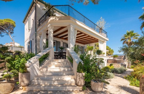 Slatine Villa | Luxury Seafront Villa Sensation Ciovo with Pool