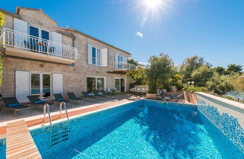 Mirce Villa | Luxury Seafront Villa Casa Mare Brač Heated Pool