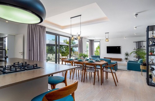 Podstrana Villa | Luxury villa Cecilia with 4 en-suite bedrooms located 250m from the beach in Podstrana, max 8 people