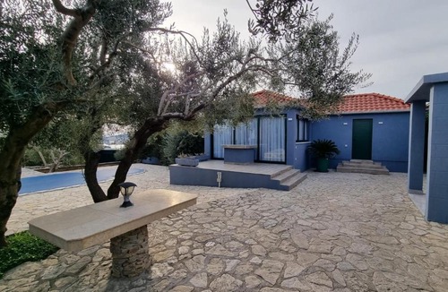 Kastel Sucurac Apartment | Luxury villa complex Pendolino, with heated pool and jacuzzi