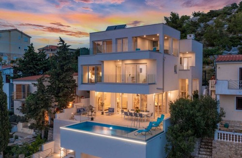 Drage House | Luxury villa Fleur with pool by Interhome