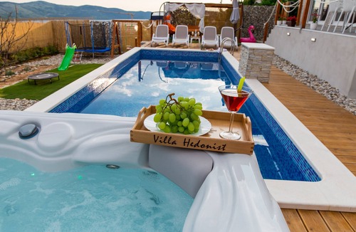 Seget Vranjica Villa | Luxury Villa Hedonist/Pool/Jacuzzi/Sauna/Gym/5bedrooms/5 bath, 11p max