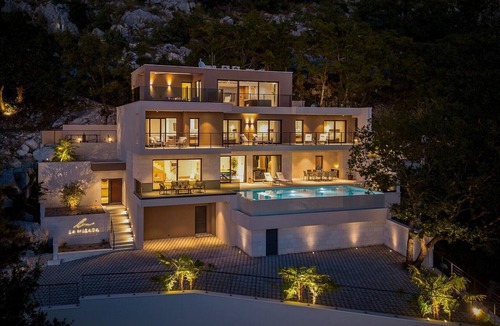 Borak Villa | Luxury Villa La Mirada