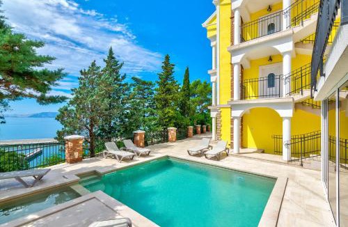Novi Vinodolski Apartment | Luxuswohnung mit Pool, Sauna, Gym direkt am Meer