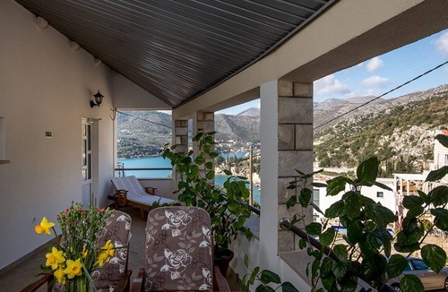 Stikovica Apartment | Mélanie B im ersten Stock einer Villa am Strand by Interhome