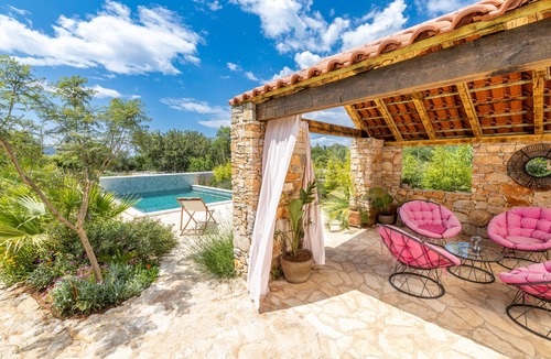 Rudina Cottage | Mai's Cottage - Lovely Cottage with Garden and Swimming Pool