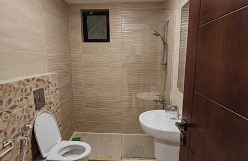 Suwailih Apartment | Marvelous 3-bedroom apartment with AC in Dabouq Amman