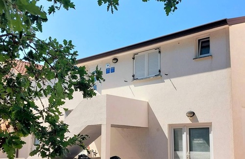Katoro Apartment | Mediterranean apartment just 300 metres from the beach - dog-friendly