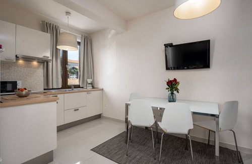 Funtana Apartment | Mediterranean flat with saltwater pool, jacuzzi and only 100 metres to the beach