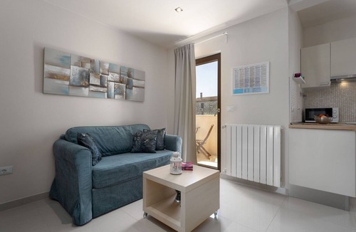Funtana Apartment | Mediterranean flat with saltwater pool, jacuzzi and only 100 metres to the beach