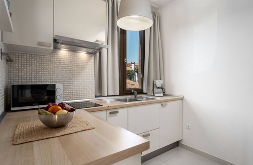 Funtana Apartment | Mediterranean flat with saltwater pool, jacuzzi and only 100 metres to the beach