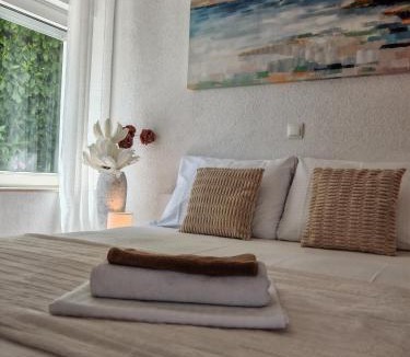 Businci Apartment | Mediterranean Garden Retreat