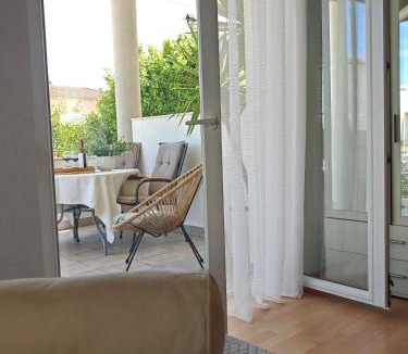 Businci Apartment | Mediterranean Garden Retreat