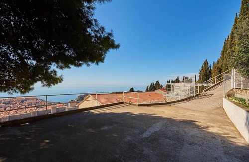 Dubrovnik Apartment | Medzalin triple room with balcony and sea view