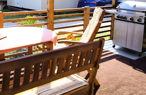 Zivogosce House | Mobile Home 'Kućica Br. 1 Crvena' with Sea View, Wi-Fi and Air Conditioning