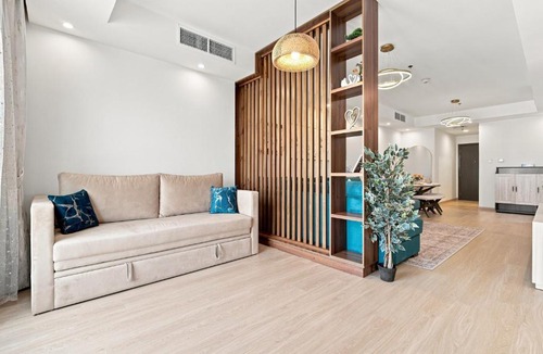 Jadaf Apartment | Modern 1BR Al Jaddaf Metro Spacious Sleeps 4 to 5