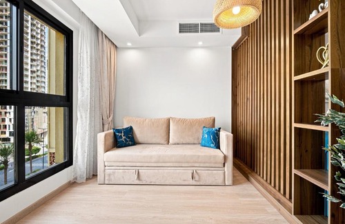 Jadaf Apartment | Modern 1BR Al Jaddaf Metro Spacious Sleeps 4 to 5