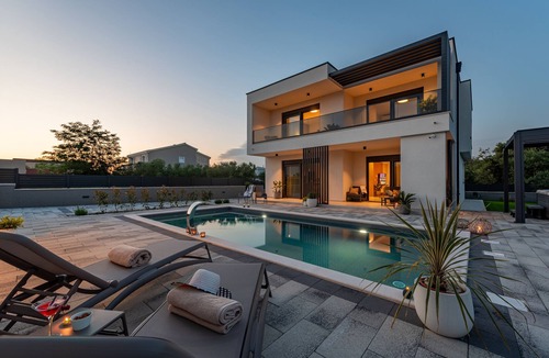 Bibinje House | Modern 4BR Private Villa - Heated Pool, Jacuzzi, Gaming Room