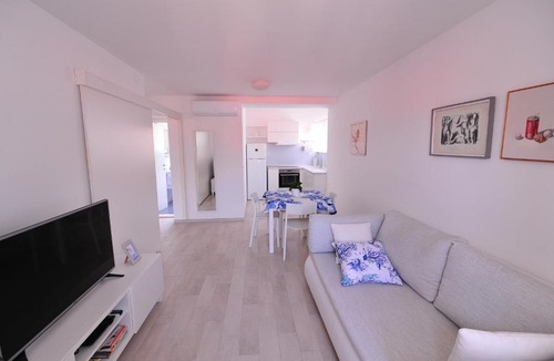 Cove Tri Zala (Zrnovo) Apartment | Modern apartment Grbin in the very center of Korcula