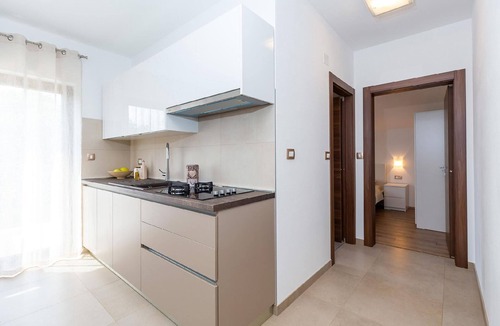 Mugeba Apartment | Modern apartment with a balcony and a shared garden, by the edge of the forest