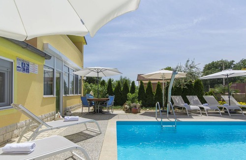 Nova Vas Other | Modern apartment with shared pool for 3 persons in Nova Vas