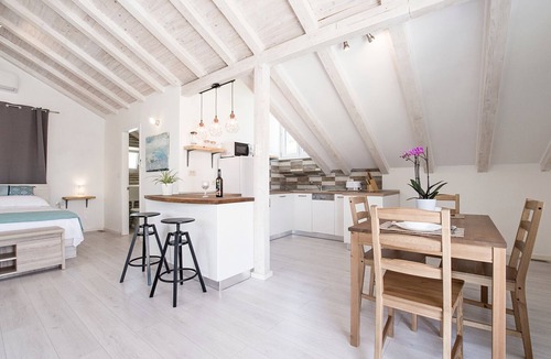 Sumartin Apartment | Modern Beach Loft