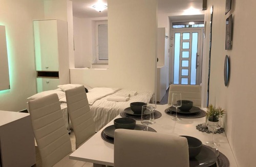 Ljubljana City Centre Apartment | Modern center studio under the castle II FREE PARKING
