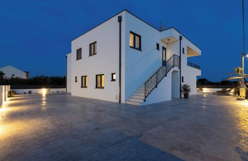 Kastel Stafilic House | Modern vacation home Izzy - quiet location and close to the beach