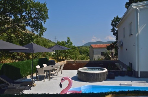 Srinjine Villa | Modern Villa Bura with 3 bedrooms, pool & hot tub