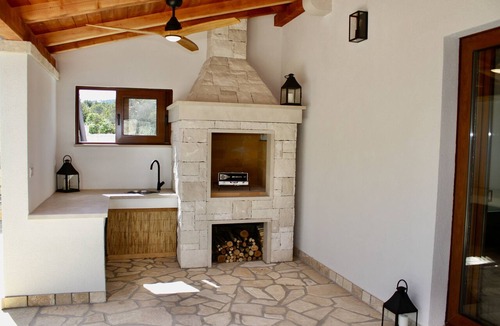 Slatine Villa | Moderne Dalmatische Villa in Ruhiger Lage - 200 m vom Strand
