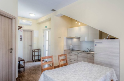 Lovrecica Apartment | Moderne Ferienwohnung mit Balkon direkt am Strand by Interhome