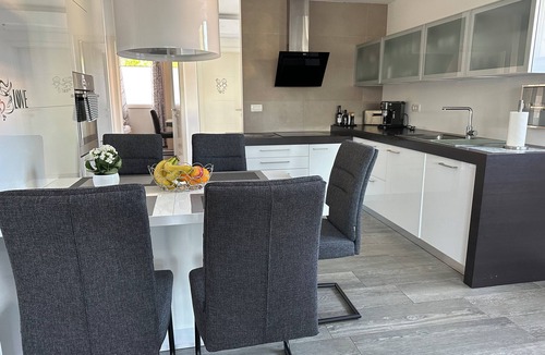Novigrad House | Moderne Villa in Ruhiger Lage mit Garten für 6 P., 500m zum Strand, 2 Parkplätze
