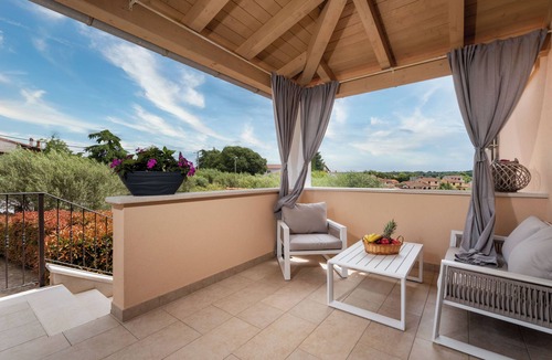 Dracevac House | Modernly furnished apartment Daniel with a covered terrace and private courtyard