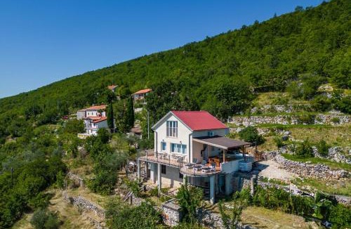 Mosenice Apartment | Mystic Place Suite with Jacuzzi and Sea View - Happy Rentals